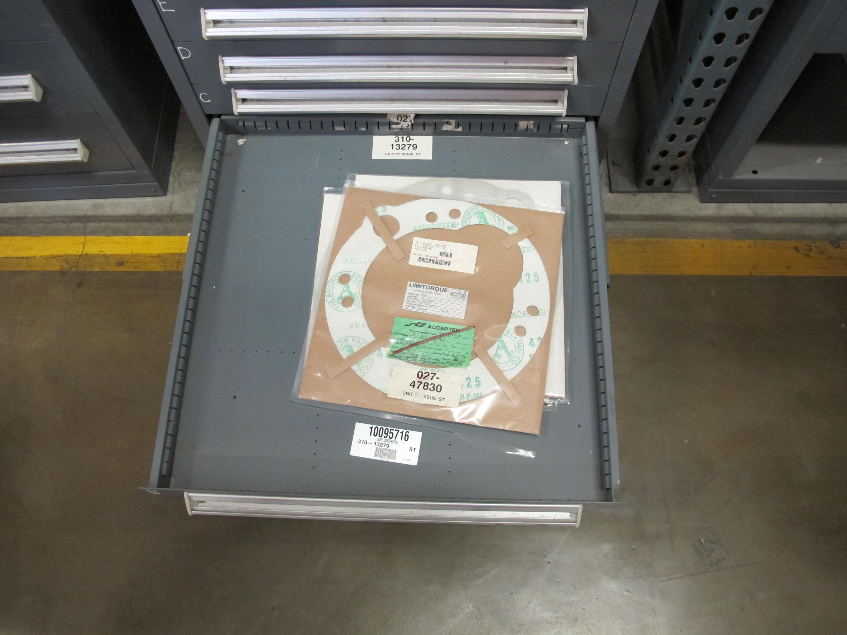 STANLEY VIDMAR HEAVY DUTY 11-DRAWER PARTS CABINET W/ CONTENTS (W-50) LOADING & HANDLING FEE $25-